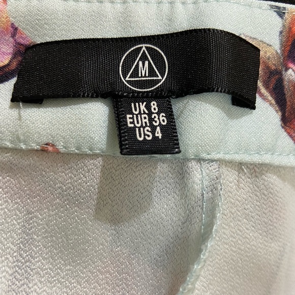 Misguided Blazer- pant. Blazer is Medium and Pant is Small can fit to size - 30. - Picture 4 of 4